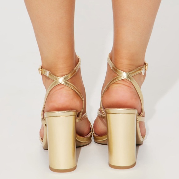 Gold heels - Picture 2 of 3